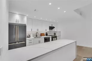 101 Shearwater Ct 25, Jersey City, NJ 07305 - Photo 9