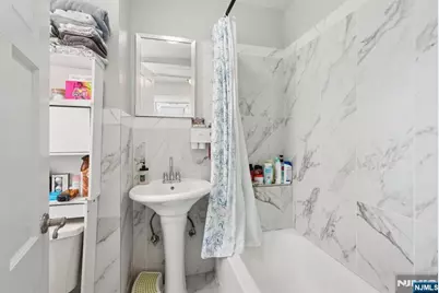 70 Delford Avenue, Bergenfield, NJ 07621 - Photo 13