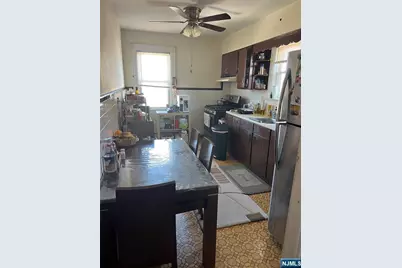 579 Oregon Avenue, Cliffside Park, NJ 07010 - Photo 21