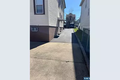 579 Oregon Avenue, Cliffside Park, NJ 07010 - Photo 33