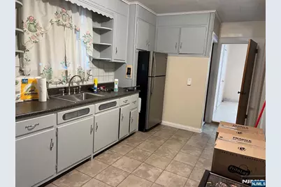 579 Oregon Avenue, Cliffside Park, NJ 07010 - Photo 5