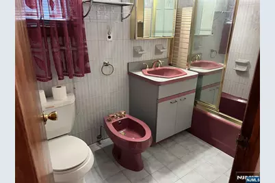 579 Oregon Avenue, Cliffside Park, NJ 07010 - Photo 11