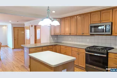 277 Wallington Avenue, Wallington, NJ 07057 - Photo 5