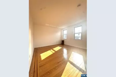 688 Kingsland Avenue 2 #2, Ridgefield, NJ 07657 - Photo 3
