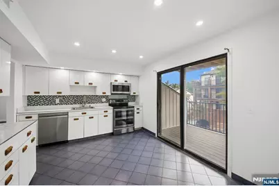 1431 John Street, Fort Lee, NJ 07024 - Photo 17