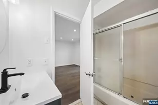 1431 John St, Fort Lee, NJ 07024 - Photo 25