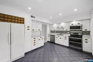 1431 John St, Fort Lee, NJ 07024 - Photo 13