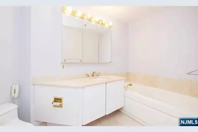 100 Carlyle 11J-N #11J-N, Cliffside Park, NJ 07010 - Photo 13