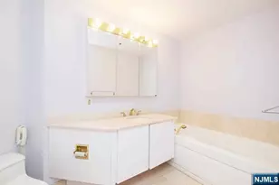 100 Carlyle 11J-N, Cliffside Park, NJ 07010 - Photo 13