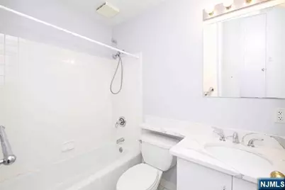 100 Carlyle 11J-N #11J-N, Cliffside Park, NJ 07010 - Photo 17