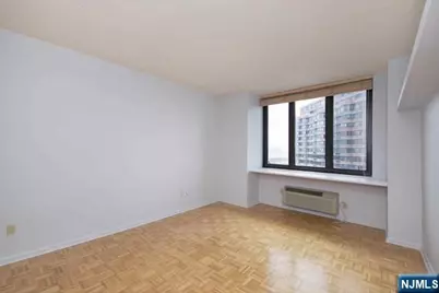 100 Carlyle 11J-N #11J-N, Cliffside Park, NJ 07010 - Photo 15