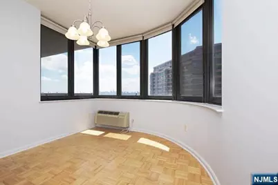 100 Carlyle 11J-N #11J-N, Cliffside Park, NJ 07010 - Photo 7