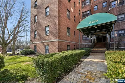 2329 Hudson Terrace E9 #E9, Fort Lee, NJ 07024 - Photo 3