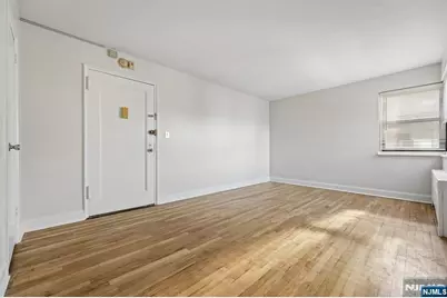 2329 Hudson Terrace E9 #E9, Fort Lee, NJ 07024 - Photo 5