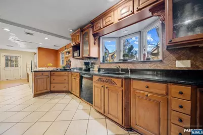 81 Vreeland Avenue, Midland Park, NJ 07432 - Photo 9