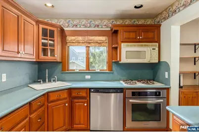 618 3rd Avenue, Lyndhurst Township, NJ 07071 - Photo 11