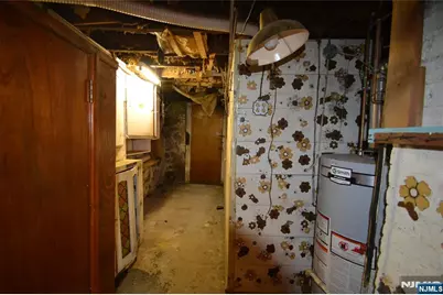 10 Lake Avenue, Clifton, NJ 07011 - Photo 31