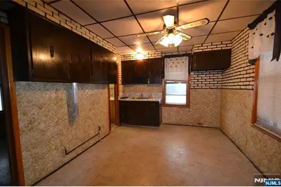 10 Lake Avenue, Clifton, NJ 07011 - Photo 9