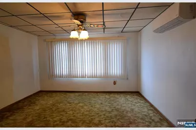 10 Lake Avenue, Clifton, NJ 07011 - Photo 17