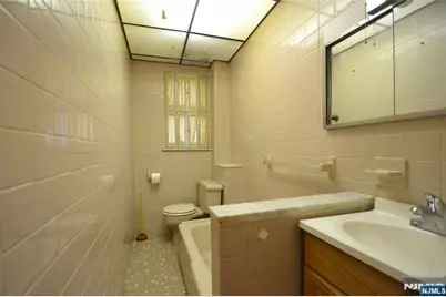 10 Lake Avenue, Clifton, NJ 07011 - Photo 11