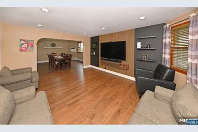 41 Demott Avenue, Clifton, NJ 07011 - Photo 9