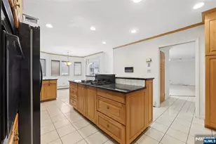 619 Cadmus Ct, Teaneck Township, NJ 07666 - Photo 19