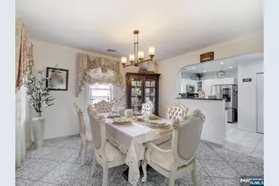 569 Monroe Place, Ridgefield, NJ 07657 - Photo 7