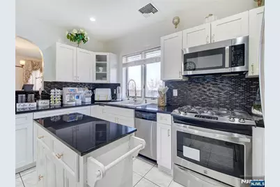 569 Monroe Place, Ridgefield, NJ 07657 - Photo 11