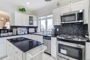 569 Monroe Pl, Ridgefield, NJ 07657 - Photo 11