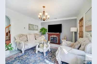 569 Monroe Place, Ridgefield, NJ 07657 - Photo 5