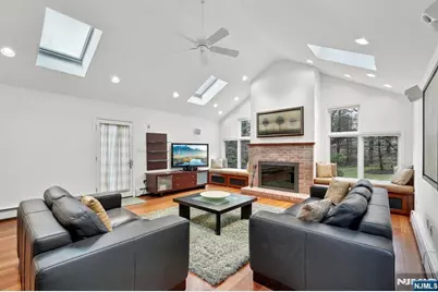 27 Oak Place, Caldwell, NJ 07006 - Photo 3