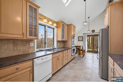 37 Berkshire Road, Woodcliff Lake, NJ 07677 - Photo 7