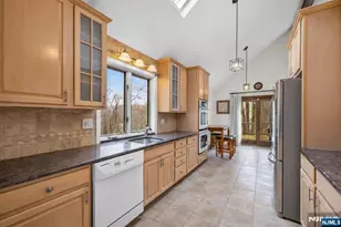 37 Berkshire Rd, Woodcliff Lake, NJ 07677 - Photo 7