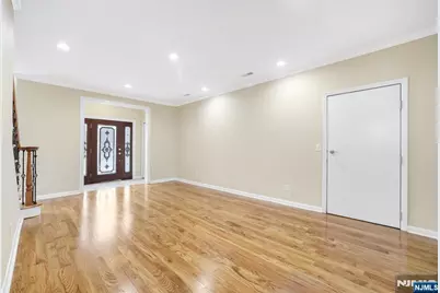 585 Mount Prospect Avenue, Clifton, NJ 07012 - Photo 9