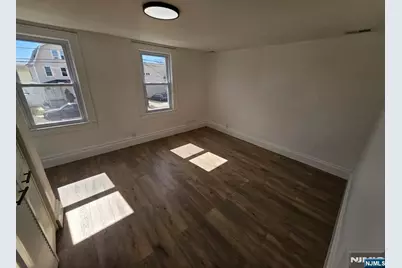 611 New York Avenue, Lyndhurst Township, NJ 07071 - Photo 9