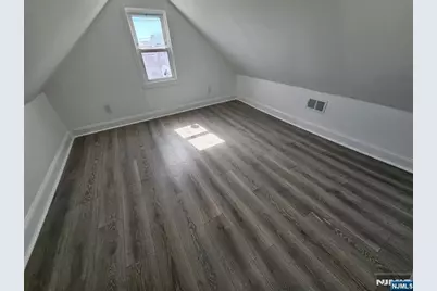 611 New York Avenue, Lyndhurst Township, NJ 07071 - Photo 5