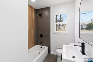 116 Washington Pl, Teaneck Township, NJ 07666 - Photo 17