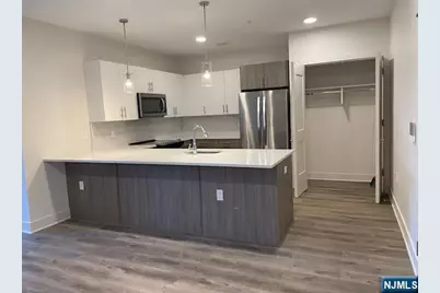 205 Stuyvesant Avenue 203 #203, Lyndhurst Township, NJ 07071 - Photo 5