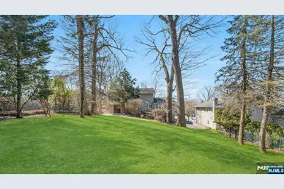 366 Valley View Avenue, Paramus, NJ 07652 - Photo 47