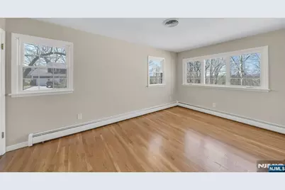 366 Valley View Avenue, Paramus, NJ 07652 - Photo 23