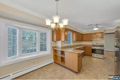 366 Valley View Avenue, Paramus, NJ 07652 - Photo 19