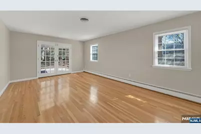 366 Valley View Avenue, Paramus, NJ 07652 - Photo 7