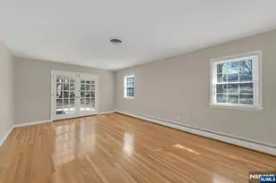 366 Valley View Ave, Paramus, NJ 07652 - Photo 7