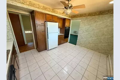 32 Lake Drive, Par-troy Hills Twp., NJ 07005 - Photo 7