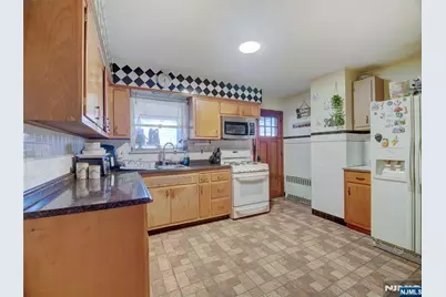 475 Dewey Avenue, Saddle Brook Township, NJ 07663 - Photo 21