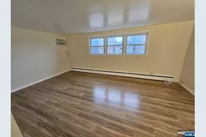 1680 Maple Street 2nd Floor #2nd Floor, Fort Lee, NJ 07024 - Photo 3