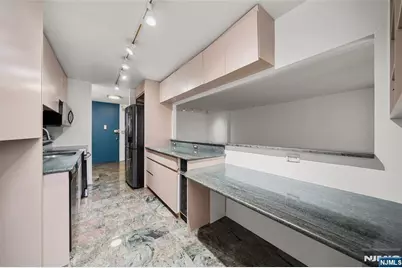 300 Winston, Cliffside Park, NJ 07010 - Photo 5