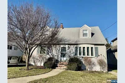 689 Linden Avenue, Ridgefield, NJ 07657 - Photo 1