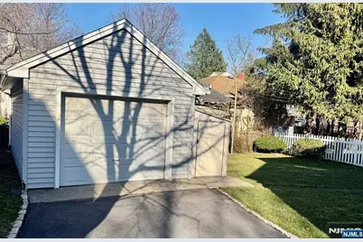 689 Linden Avenue, Ridgefield, NJ 07657 - Photo 5