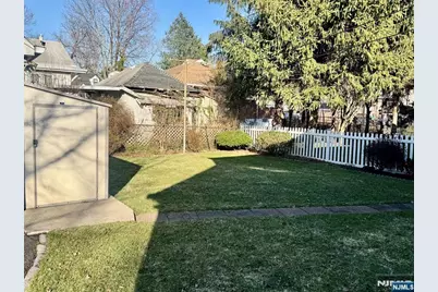 689 Linden Avenue, Ridgefield, NJ 07657 - Photo 3